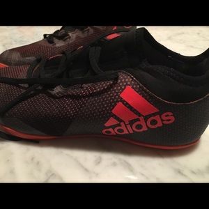 Indoor soccer shoes